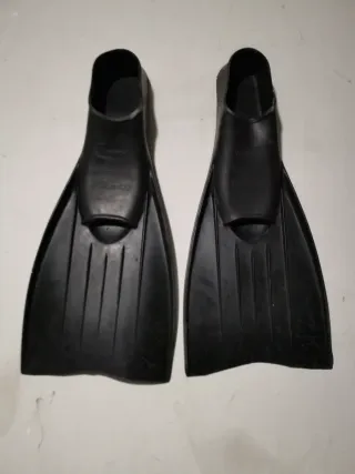 Aletas de buceo negras