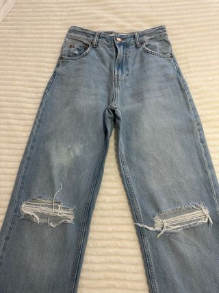 Calças Bershka Tam.32 Rasgadas