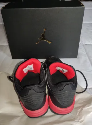 Jordan Max Aura 5 (GS) Negro/Rojo