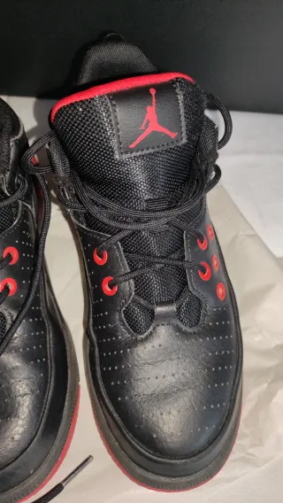 Jordan Max Aura 5 (GS) Negro/Rojo
