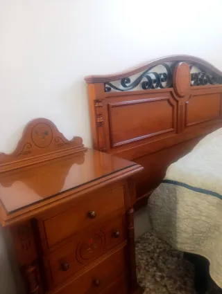 Cabecero y mesita de noche madera
