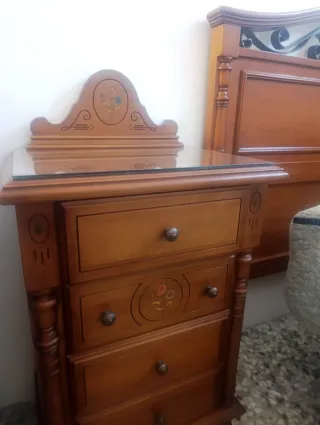 Cabecero y mesita de noche madera