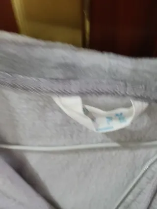Sudadera con cremallera gris Primark usada buen es