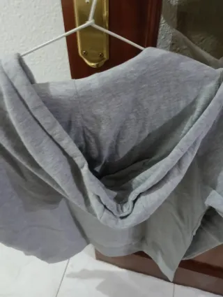 Sudadera con cremallera gris Primark usada buen es