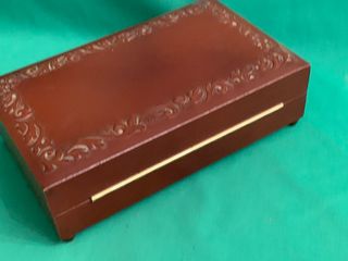 Caja de tabaco musical vintage