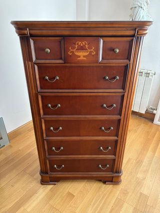 Cajonera de madera estilo clásico