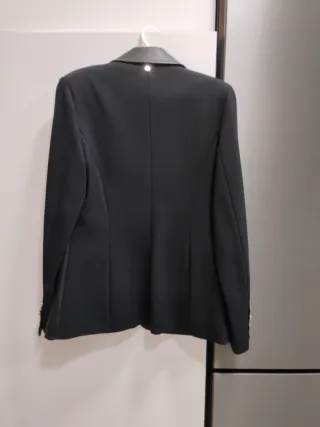 Americana negra efecto piel.lola casademunt