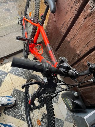OFERTA NAVIDAD Bici  de montaña naranja tall12-14