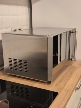 Microondas KOENIC plateado