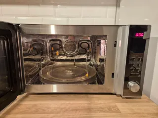 Microondas KOENIC plateado