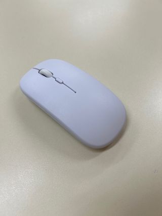 Ratón inalámbrico púrpura y blanco