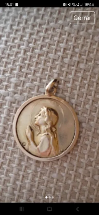 Medalla oro 18k Virgen Orando