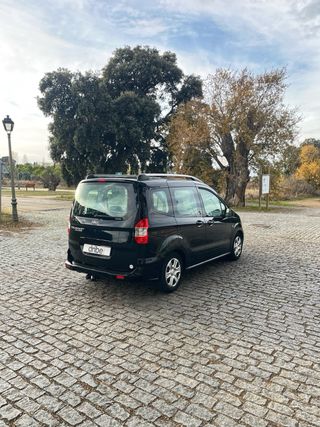 Ford Tourneo Courier - 1 año de garantía