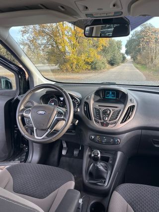 Ford Tourneo Courier - 1 año de garantía