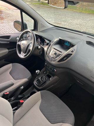 Ford Tourneo Courier - 1 año de garantía