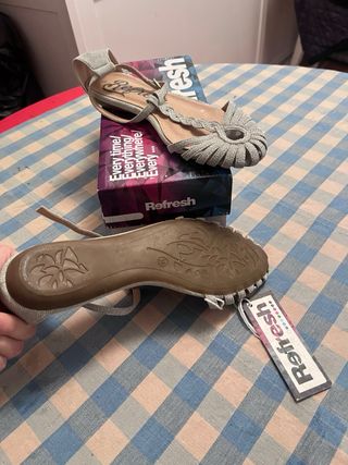 Sandalias Refresh plateadas talla 38