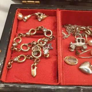 Lote de cajitas con joyas y cosas antigua