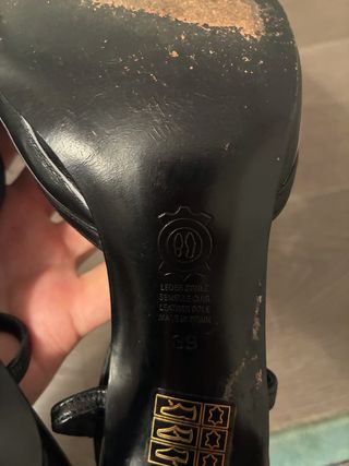 Tacones Rebeca Sanver slingback negros rayados T39