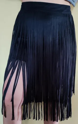 Zara Falda negra con flecos tacto ante