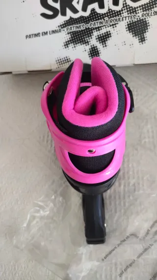 Patines en línea rosas y negros