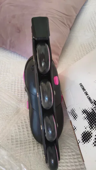 Patines en línea rosas y negros