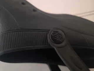 Zuecos sanitarios negros