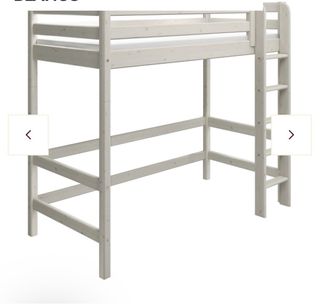 Cama alta de madera Flexa blanca. está desmontada.