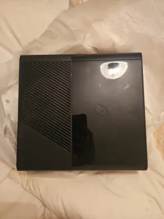 Xbox 360 Negra + Juegos (sin mandos)