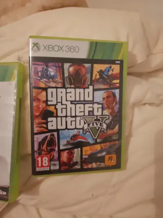 Xbox 360 Negra + Juegos (sin mandos)