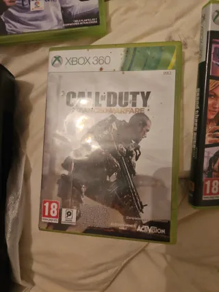 Xbox 360 Negra + Juegos (sin mandos)