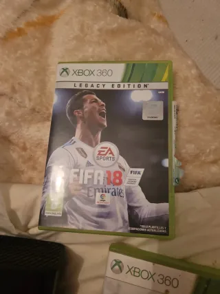 Xbox 360 Negra + Juegos (sin mandos)