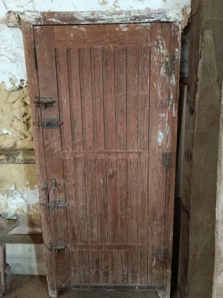 Puerta antigua de madera.