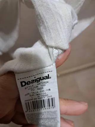 Camiseta Desigual Estampado dorado