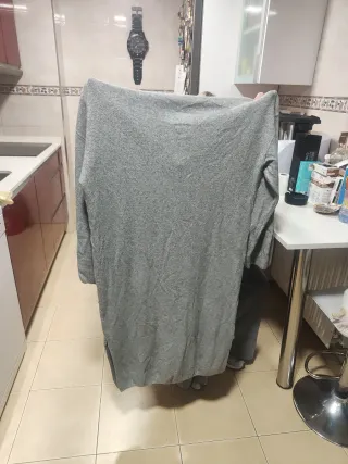 Vestido jersey gris cuello pico