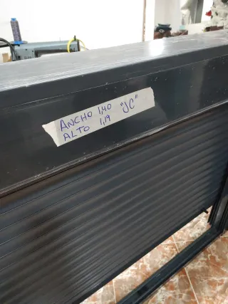 Ventana Aluminio Gris con Persiana