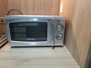 Microondas Orbegozo acero inoxidable.
