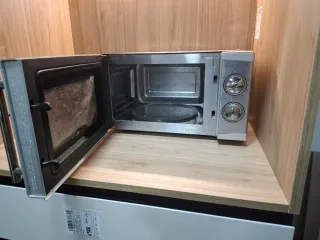 Microondas Orbegozo acero inoxidable.