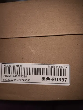 Zapatos de tacón negros con lazo