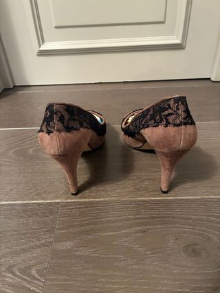 Tacones BOCH peep toe nude con encaje negro T39