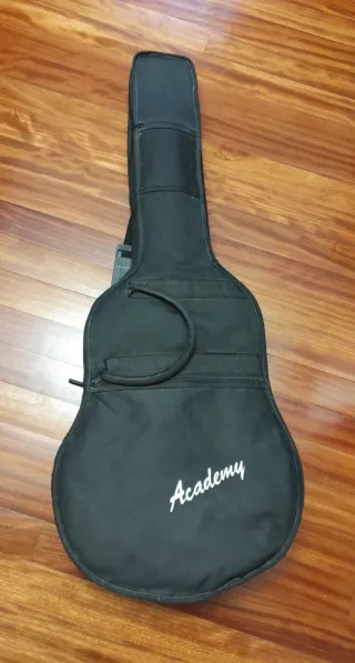 Guitarra Admira María con funda