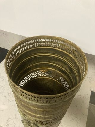 Paragüero latón patas león