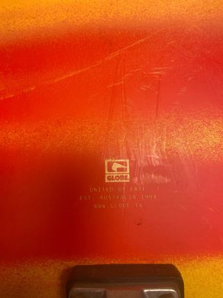 Skate Globe con diseño degradado