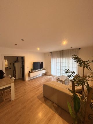 se alquila habitación gastos incluidos