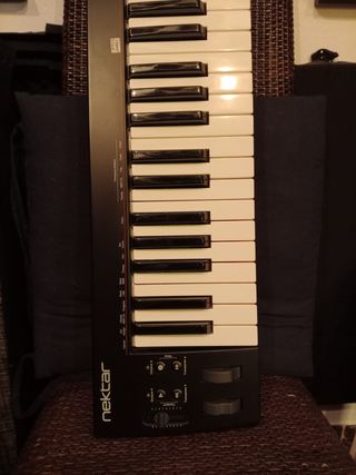 Controlador MIDI Nektar SE49