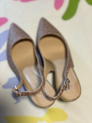 Zapatos Guess Beige y Marrón