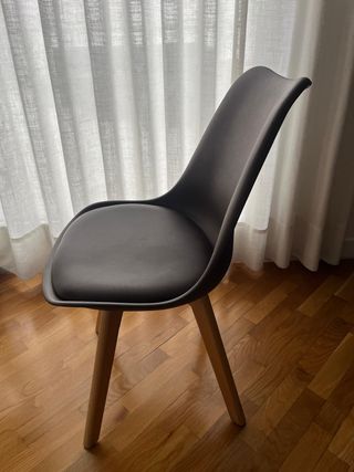 Silla Nórdica Negra y Madera
