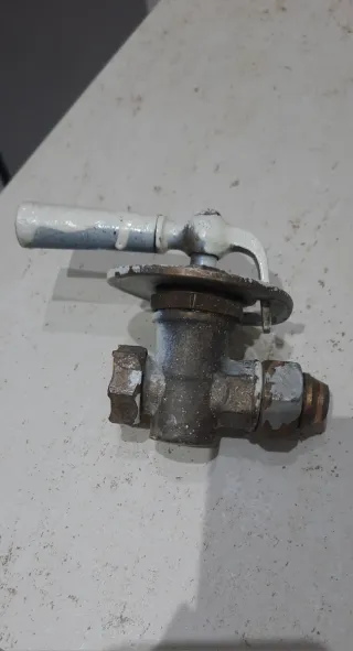 Válvula antigua radiador hierro