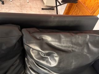 Sofá de piel negro