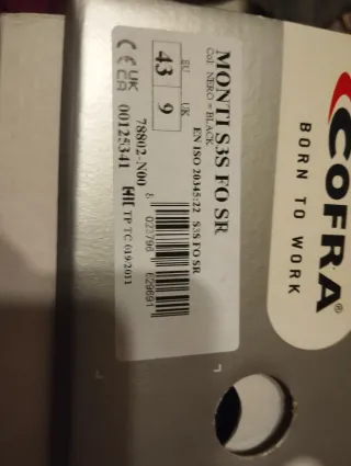 Zapatos de seguridad negros y verdes