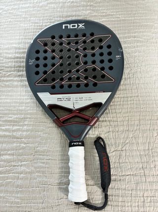 Pala Padel NOX AT 10 12K 2025 Agustín Tapia